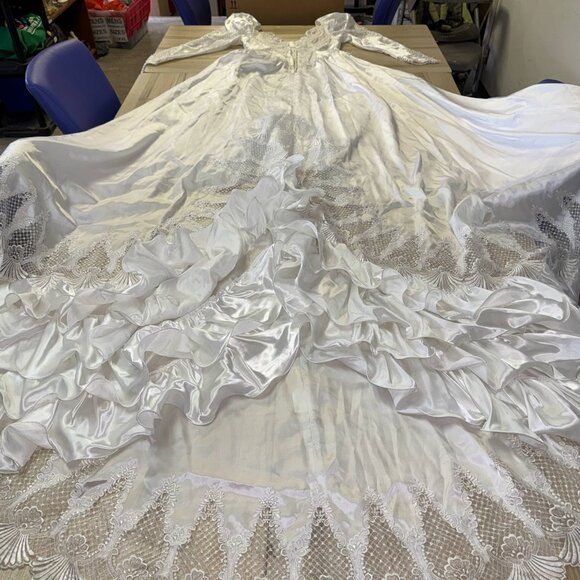Jean Phoenix Bridal Vintage Wedding Dress with Train - Picture 12 of 15
